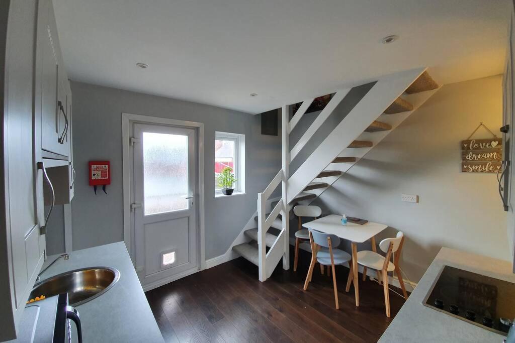 Cosy, Quirky, Comfy 'N' Chic House- Apartment Swindon Exterior photo