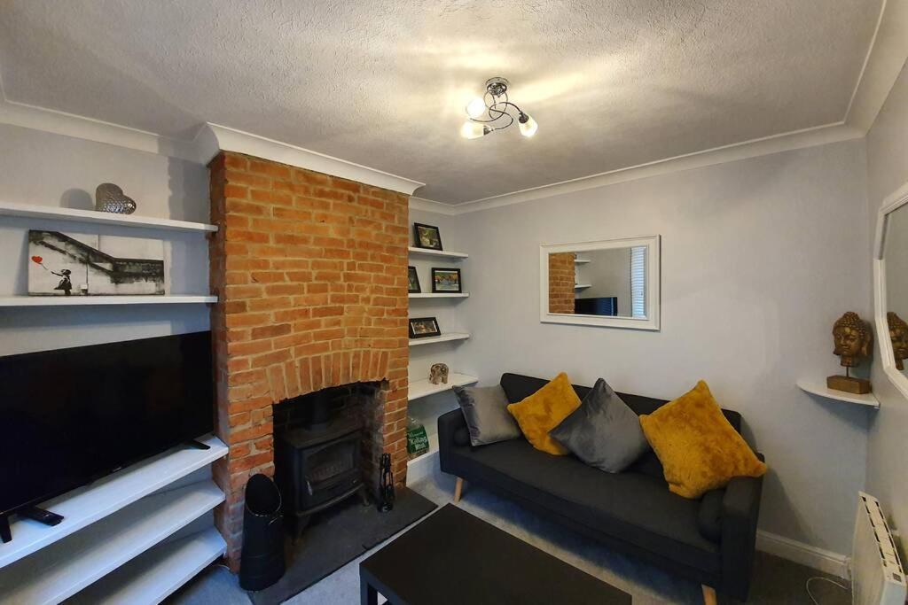 Cosy, Quirky, Comfy 'N' Chic House- Apartment Swindon Exterior photo